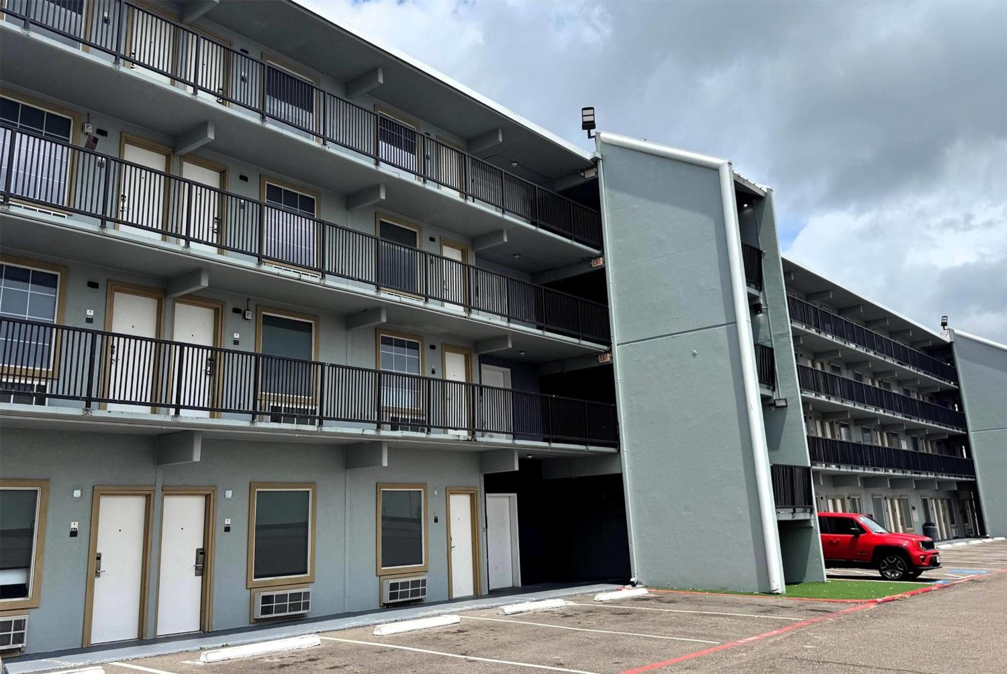 Super 8 By Wyndham Corpus Christi Airport Hotel Exterior foto